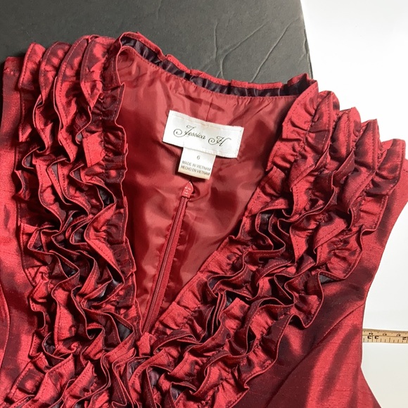 Jessica Howard Wine Colored Dress, Full Skirt, Beautiful! - Picture 6 of 7